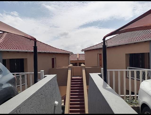 2 bed property to rent in WINCHESTER HILLS